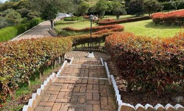 se vende espectacular finca de 24.000 mtrs en Guatavita zona exclusiva