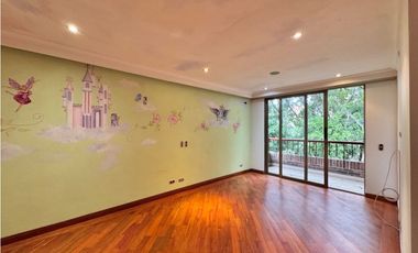 Gran Casa de 3 niveles en El Poblado