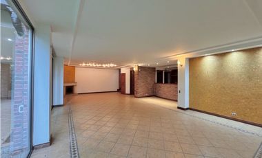 Gran Casa de 3 niveles en El Poblado