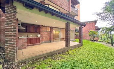 Gran Casa de 3 niveles en El Poblado