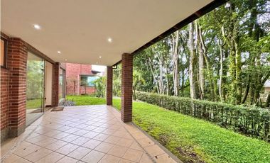 Gran Casa de 3 niveles en El Poblado