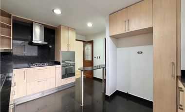 Gran Casa de 3 niveles en El Poblado