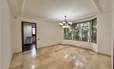 Gran Casa de 3 niveles en El Poblado