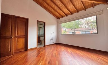 Gran Casa de 3 niveles en El Poblado