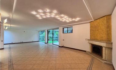 Gran Casa de 3 niveles en El Poblado