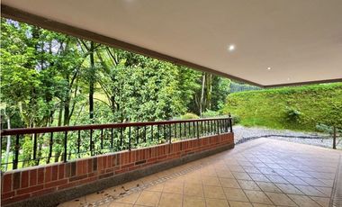 Gran Casa de 3 niveles en El Poblado