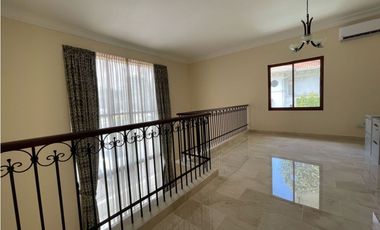 VENTA DE CASA EN CAMINO DE CRUCES CON PISCINA