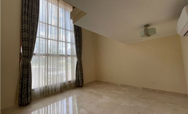 VENTA DE CASA EN CAMINO DE CRUCES CON PISCINA