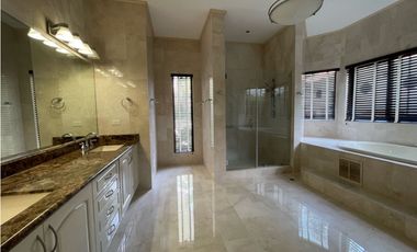 VENTA DE CASA EN CAMINO DE CRUCES CON PISCINA