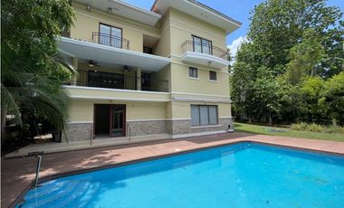 VENTA DE CASA EN CAMINO DE CRUCES CON PISCINA