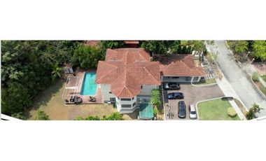 VENTA DE CASA EN CAMINO DE CRUCES CON PISCINA