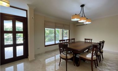 VENTA DE CASA EN CAMINO DE CRUCES CON PISCINA
