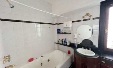 CASA EN ALQUILER CON DESTINO COMERCIAL, LA PLATA.