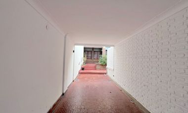 CASA EN ALQUILER CON DESTINO COMERCIAL, LA PLATA.