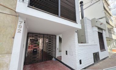 CASA EN ALQUILER CON DESTINO COMERCIAL, LA PLATA.