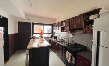 CASA EN ALQUILER CON DESTINO COMERCIAL, LA PLATA.