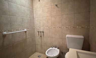 VENTA CASA 6 AMB.- MULTIFAMILIAR + PH INDEPENDIENT