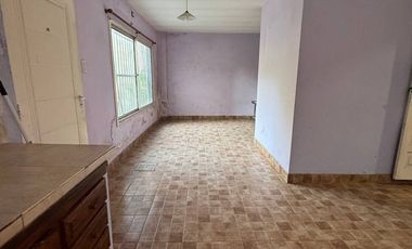 VENTA CASA 6 AMB.- MULTIFAMILIAR + PH INDEPENDIENT