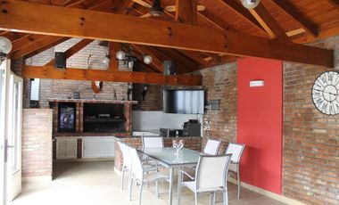 Chalet en alquiler en Castelar Sur