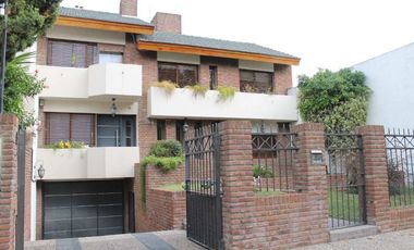 Chalet en alquiler en Castelar Sur