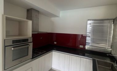 Casa en alquiler de 3 dormitorios c/ cochera en Los Naranjos