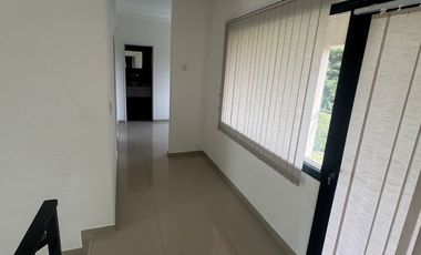 Casa en alquiler de 3 dormitorios c/ cochera en Los Naranjos
