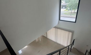 Casa en alquiler de 3 dormitorios c/ cochera en Los Naranjos