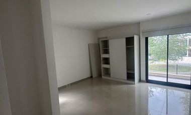 Casa en alquiler de 3 dormitorios c/ cochera en Los Naranjos