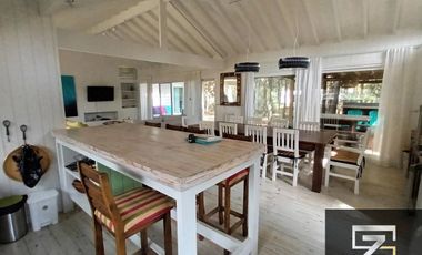 Casa en venta de 4 dormitorios en Costa Esmeralda Barrio Residencial