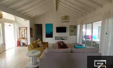Casa en venta de 4 dormitorios en Costa Esmeralda Barrio Residencial