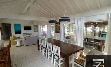 Casa en venta de 4 dormitorios en Costa Esmeralda Barrio Residencial