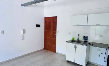 Monoambiente en ALQUILER con COCHERA en La Plata