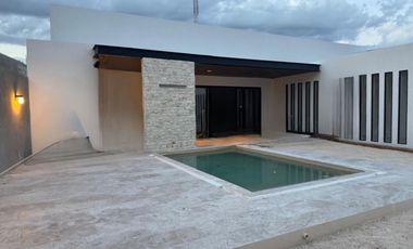 Moderna casa en privada