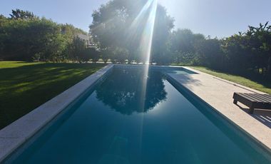 Casa con pileta en Santa Guadalupe Pilar del Este