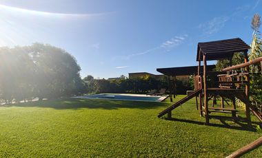 Casa con pileta en Santa Guadalupe Pilar del Este