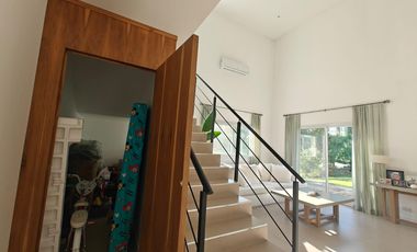 Casa con pileta en Santa Guadalupe Pilar del Este