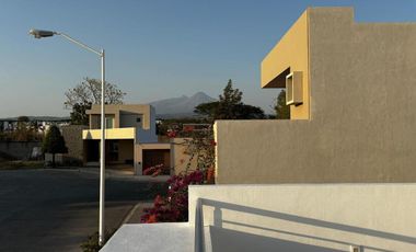 Casa en venta  en coto con acceso controlado.