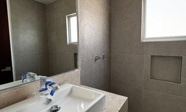Casa en venta  en coto con acceso controlado.