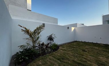 Casa en venta  en coto con acceso controlado.