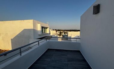 Casa en venta  en coto con acceso controlado.