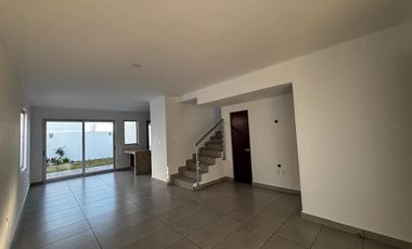 Casa en venta  en coto con acceso controlado.
