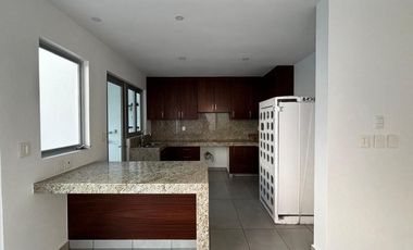 Casa en venta  en coto con acceso controlado.