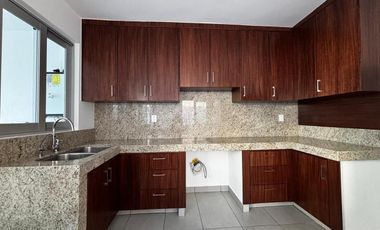 Casa en venta  en coto con acceso controlado.