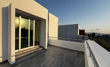 Casa en venta  en coto con acceso controlado.