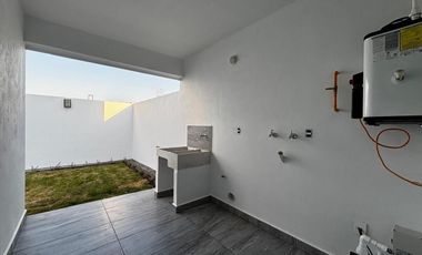 Casa en venta  en coto con acceso controlado.