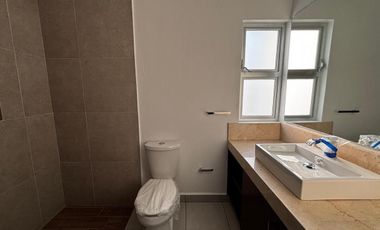 Casa en venta  en coto con acceso controlado.