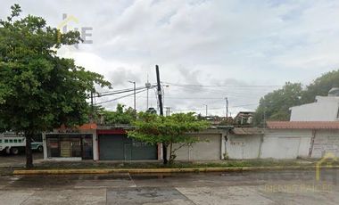 Propiedad en venta con 5 Locales y un departamento en col. Ejidal de Martínez de la Torre