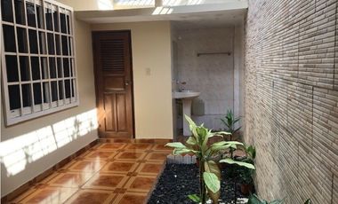 SE VENDE CASA EN EL DORAL, TUMBA MUERTO