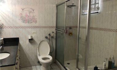 SE VENDE CASA EN EL DORAL, TUMBA MUERTO