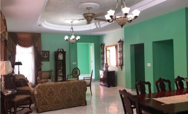 SE VENDE CASA EN EL DORAL, TUMBA MUERTO